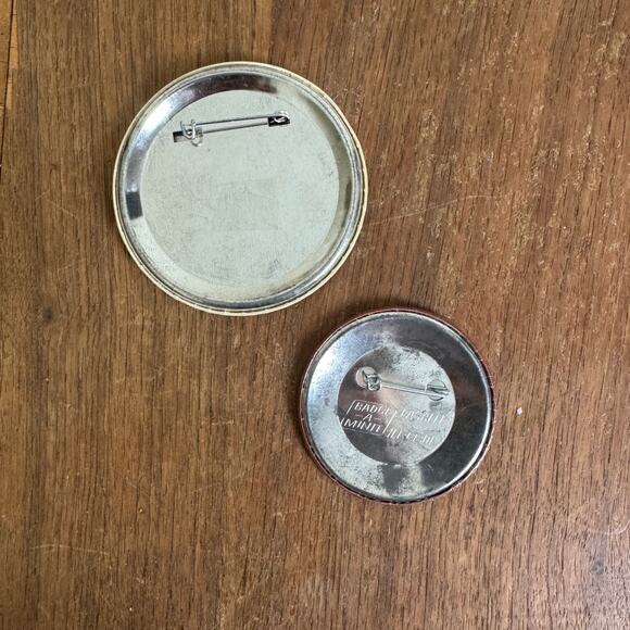 BUNDLE two (2) Elvis Presley Fan Club Souvenir Pinback pins‎ memorabilia - Picture 4 of 6